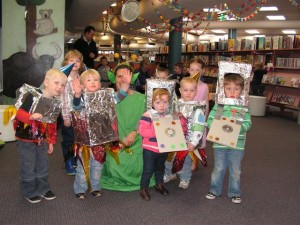 Spacepeople Archie, Ted, Gwen, McCallum and Kobe with Alien Fiona enjoyed Storytime